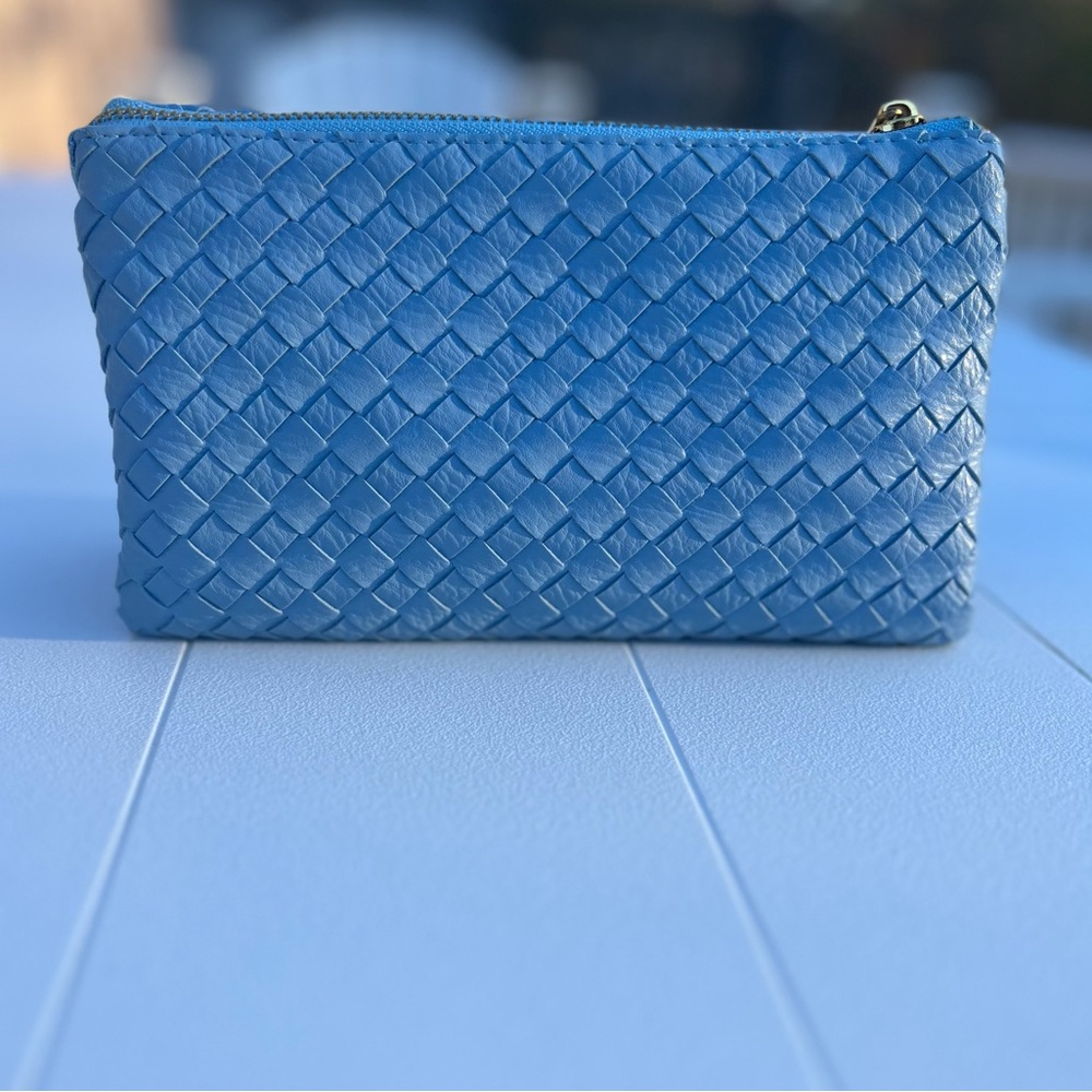 Women woven basket wristlet&shoulder straps, color blue and gold, and pre-owned!